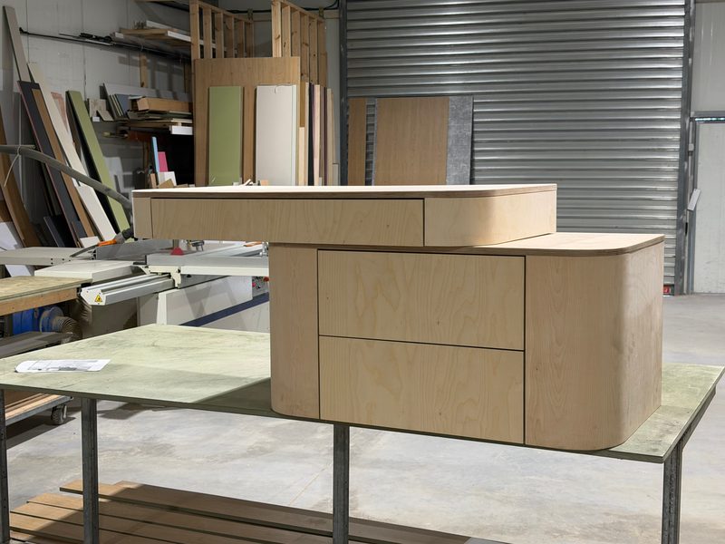 Unfinished rounded drawer unit with a top, on the work table