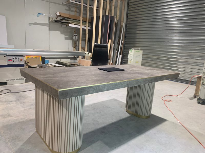 Finished table in front of the SCM Minimax si 400es panel saw