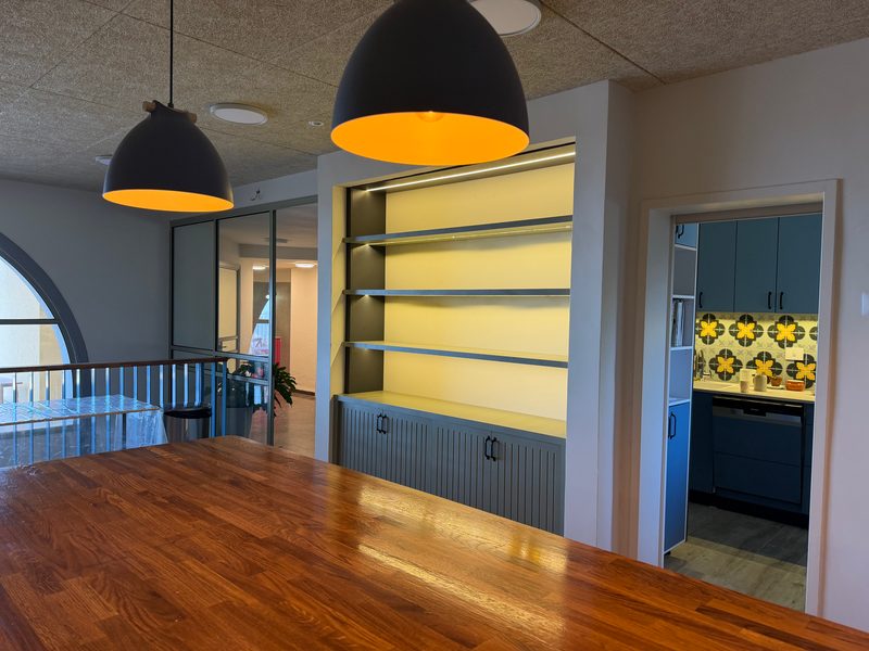 Lit shelving unit and counter
