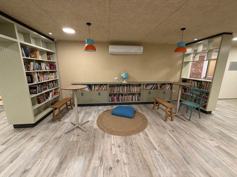 Reading corner with low shelving